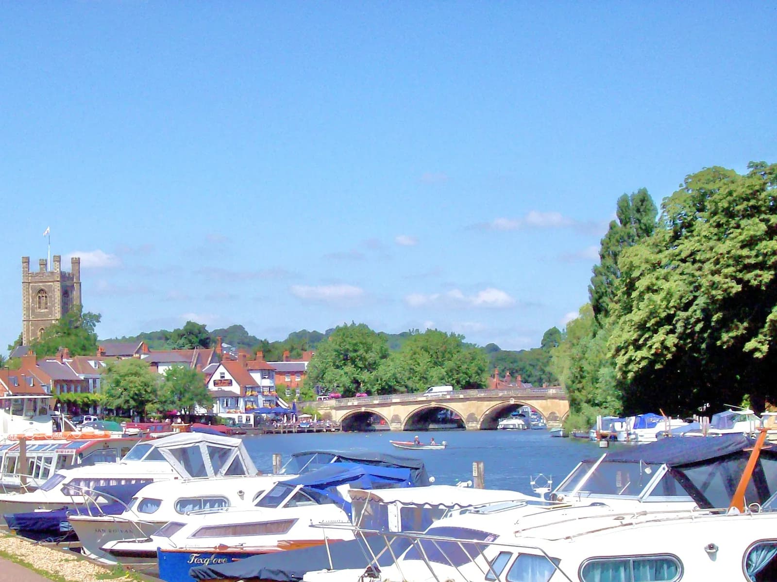 Henley-on-Thames riverside and bridge in Oxfordshire